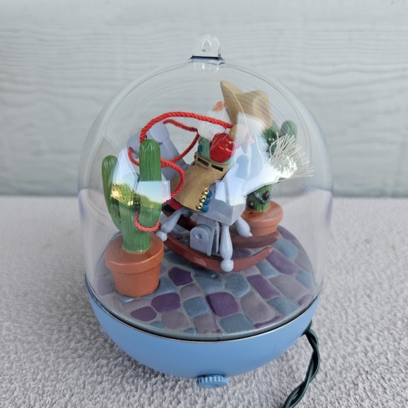 Hallmark Magic Home On the Range Light Motion Music Cowboy Santa Ornament VTG - Picture 4 of 10